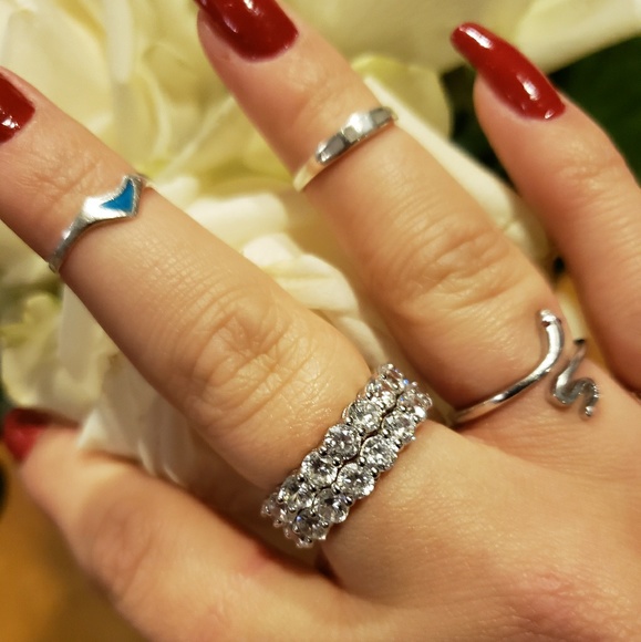 18k Eternity Swarovski diamond ring - Picture 4 of 10